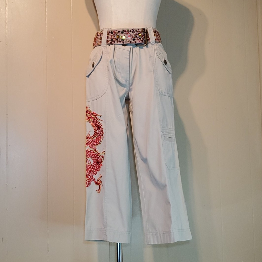 Star Julien MacDonald Capris